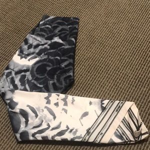 Lululemon high times SE pretty plume angel wing 6